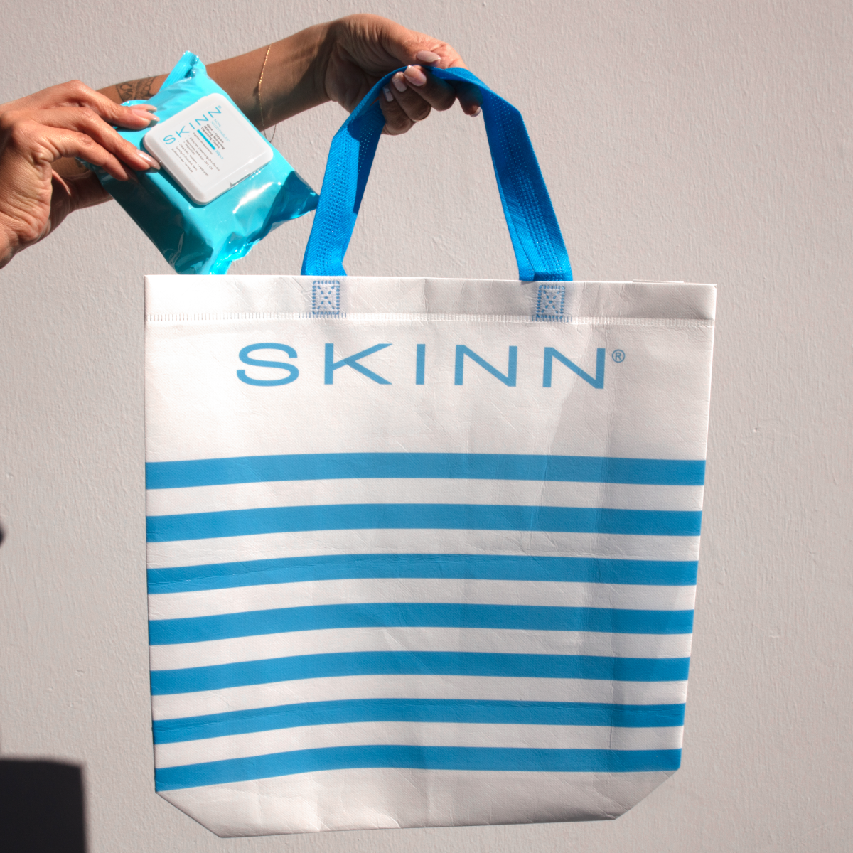 Skinn Cosmetics Beach tote Bag